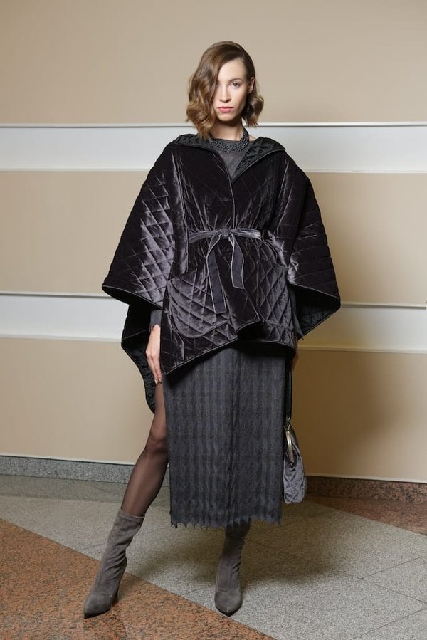 Quelles sont les différentes façons élégantes de porter un poncho pour un look moderne et sophistiqué ?