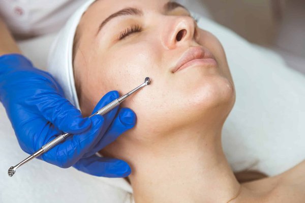 Quelle routine pour minimiser l'apparence des pores sur le nez ?