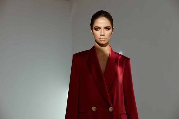 Comment adopter un style chic décontracté avec des sneakers ?