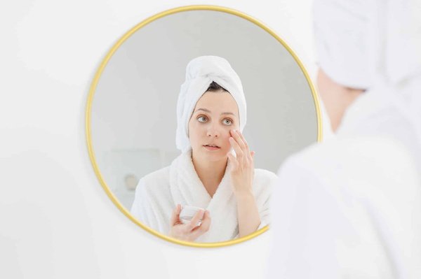 Comment choisir un crème visage adapté à une peau acnéique ?