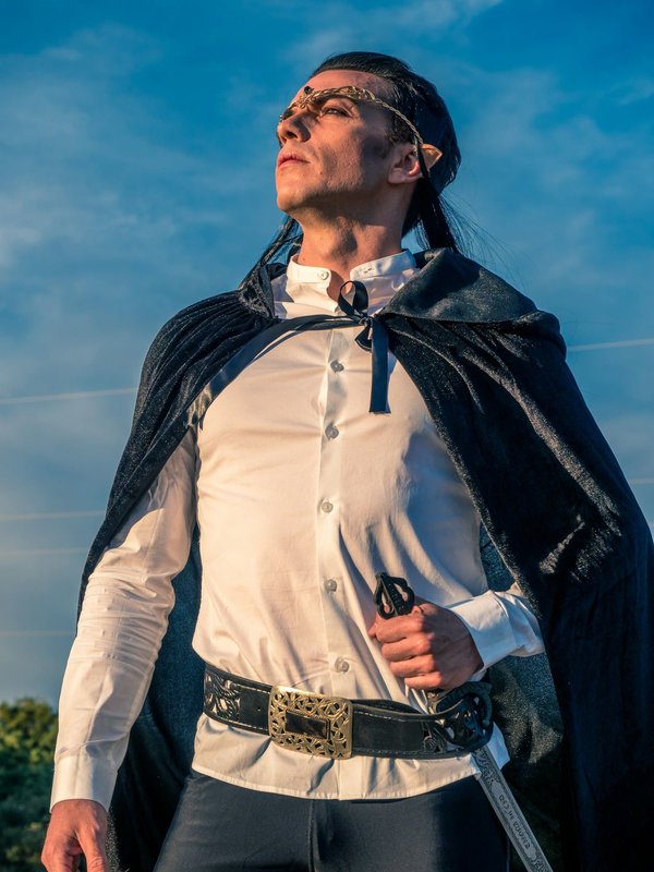 Une cape médiévale parfaite pour tous vos évènements